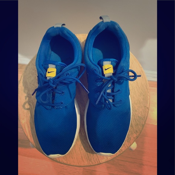 Nike Roshe One blue gently used - Picture 2 of 6